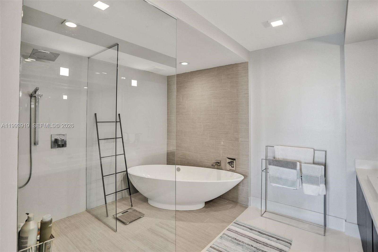 PARQUE TOWERS - 300 Sunny Isles Blvd, Sunny Isles Beach, FL 33160 | Picture 30