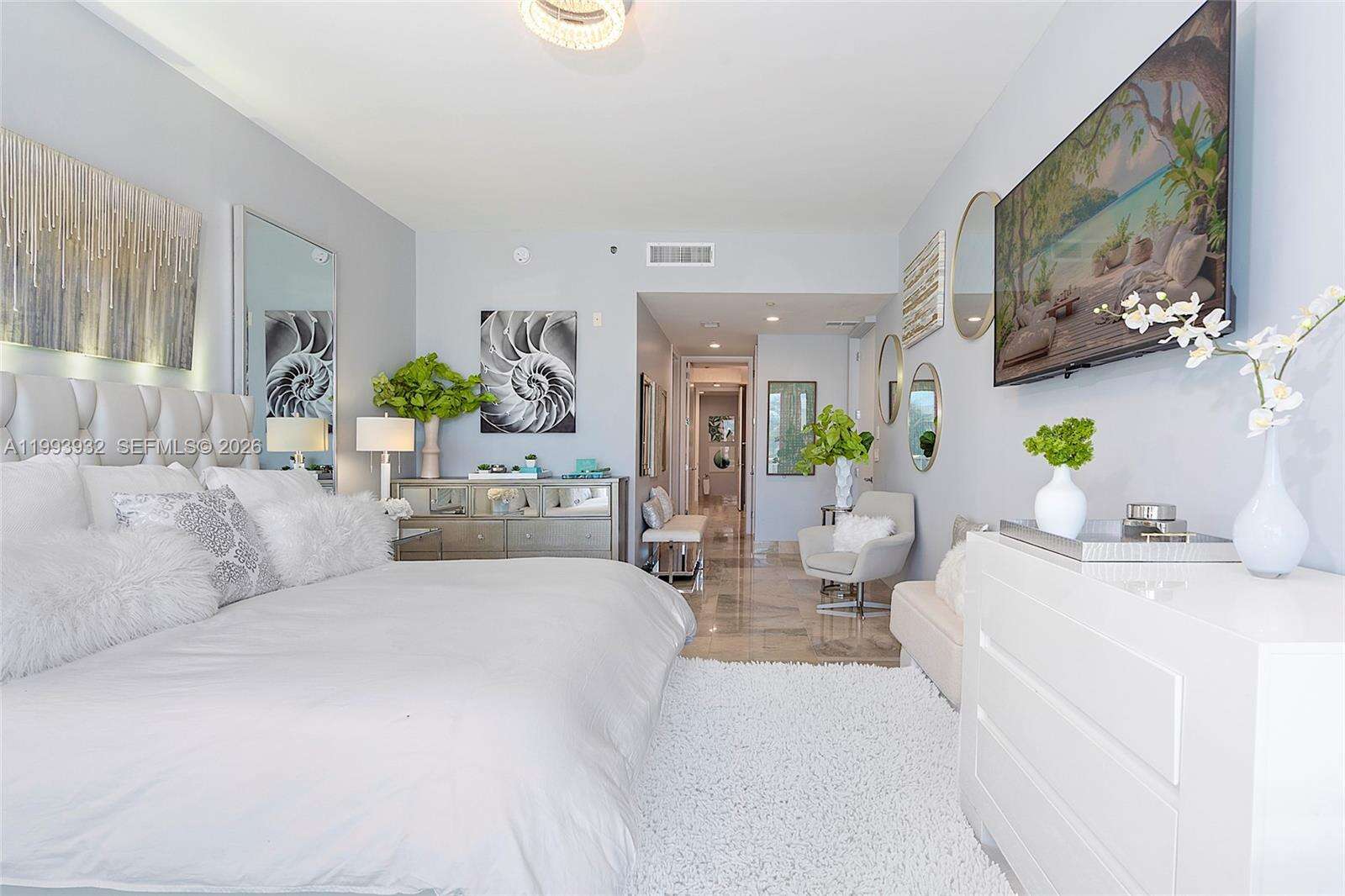 CONTINUUM ON SOUTH BEACH CONDO THE SOUTH TOWER - 100 Pointe Dr, Miami Beach, FL 33139 | Picture 13