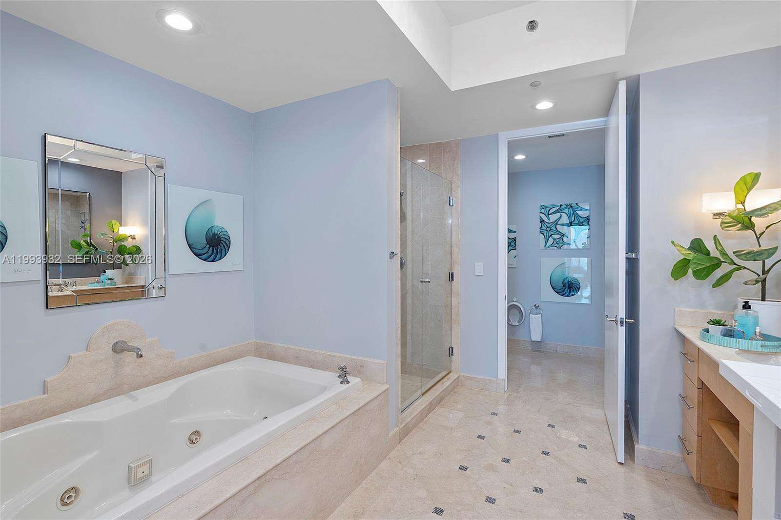 CONTINUUM ON SOUTH BEACH CONDO THE SOUTH TOWER - 100 Pointe Dr, Miami Beach, FL 33139 | Picture 14