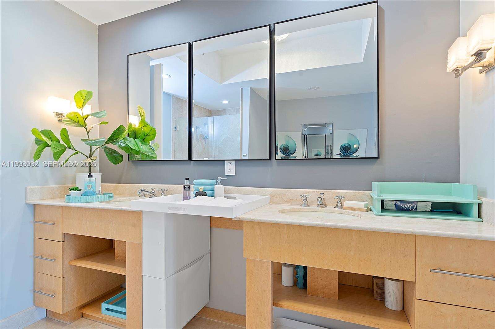 CONTINUUM ON SOUTH BEACH CONDO THE SOUTH TOWER - 100 Pointe Dr, Miami Beach, FL 33139 | Picture 15
