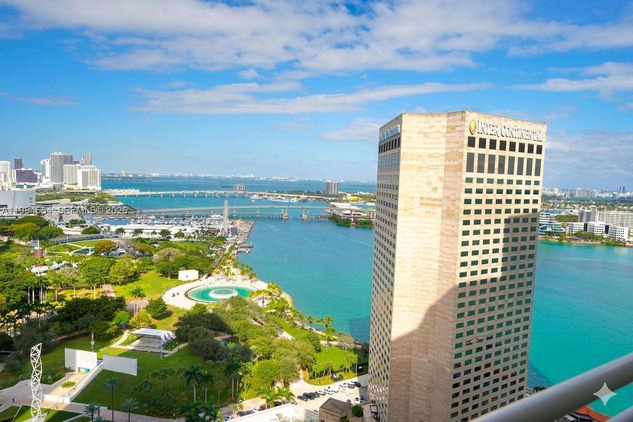 One Miami West at 325 Biscayne Blvd, Miami, FL 33131 - For Sale photo 2