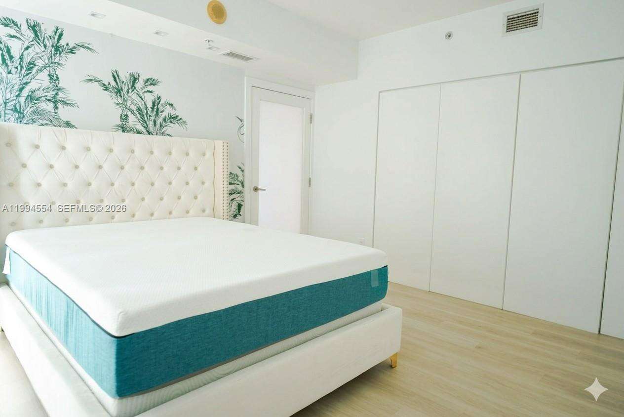 One Miami West at 325 Biscayne Blvd, Miami, FL 33131 - For Sale photo 16