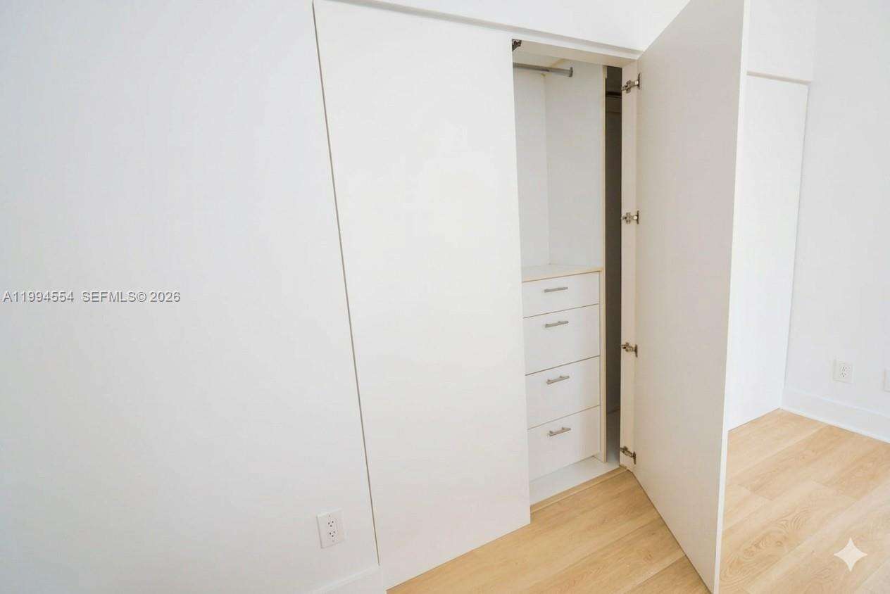 One Miami West at 325 Biscayne Blvd, Miami, FL 33131 - For Sale photo 17