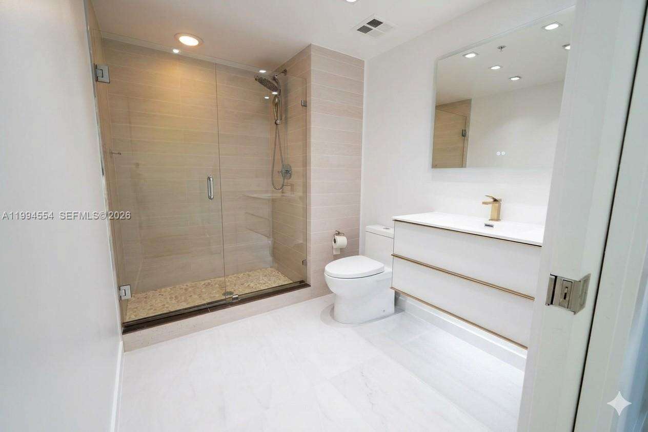 One Miami West at 325 Biscayne Blvd, Miami, FL 33131 - For Sale photo 18