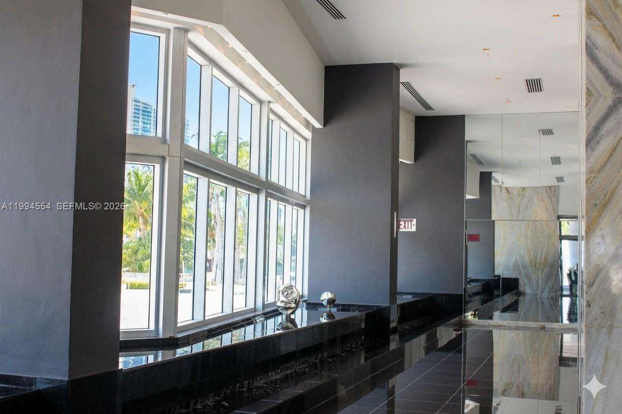 One Miami West at 325 Biscayne Blvd, Miami, FL 33131 - For Sale photo 19