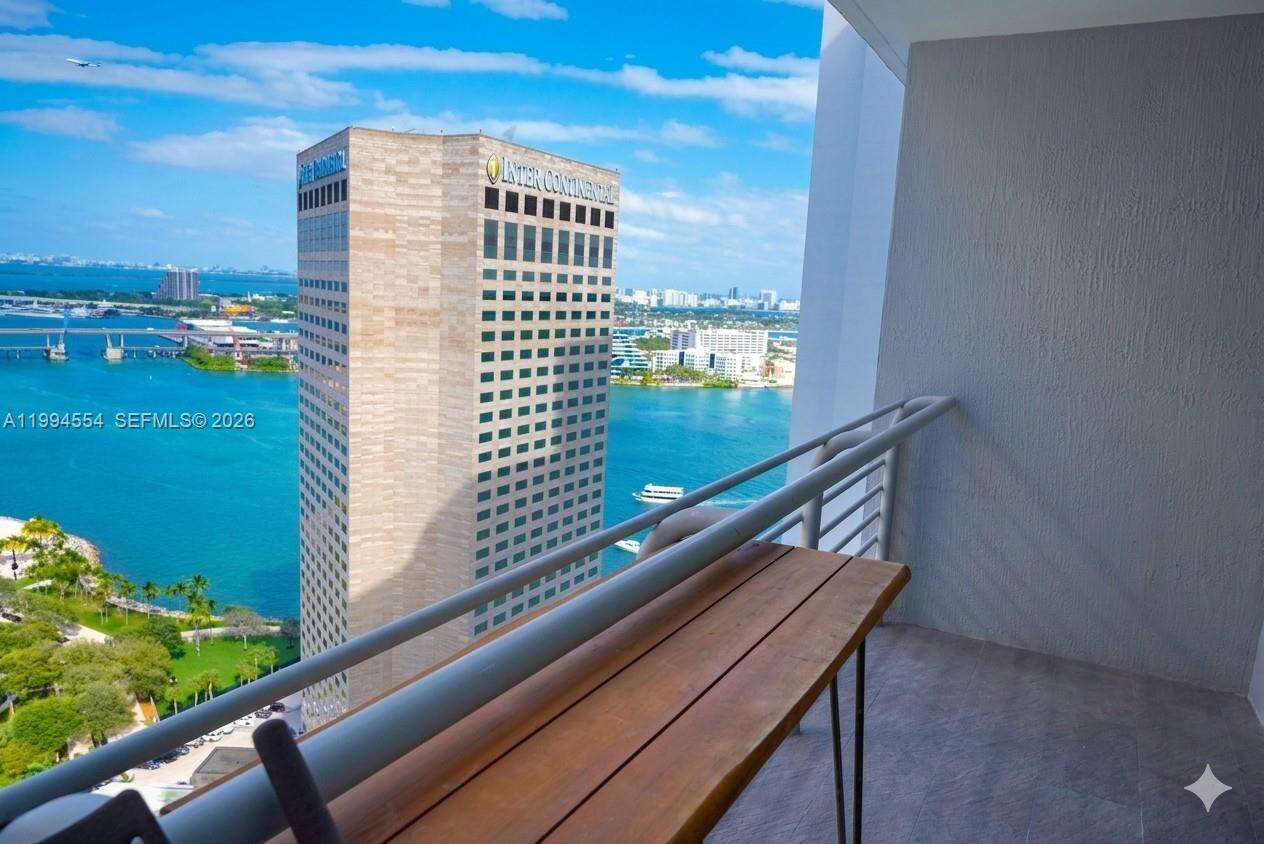 One Miami West at 325 Biscayne Blvd, Miami, FL 33131 - For Sale photo 3