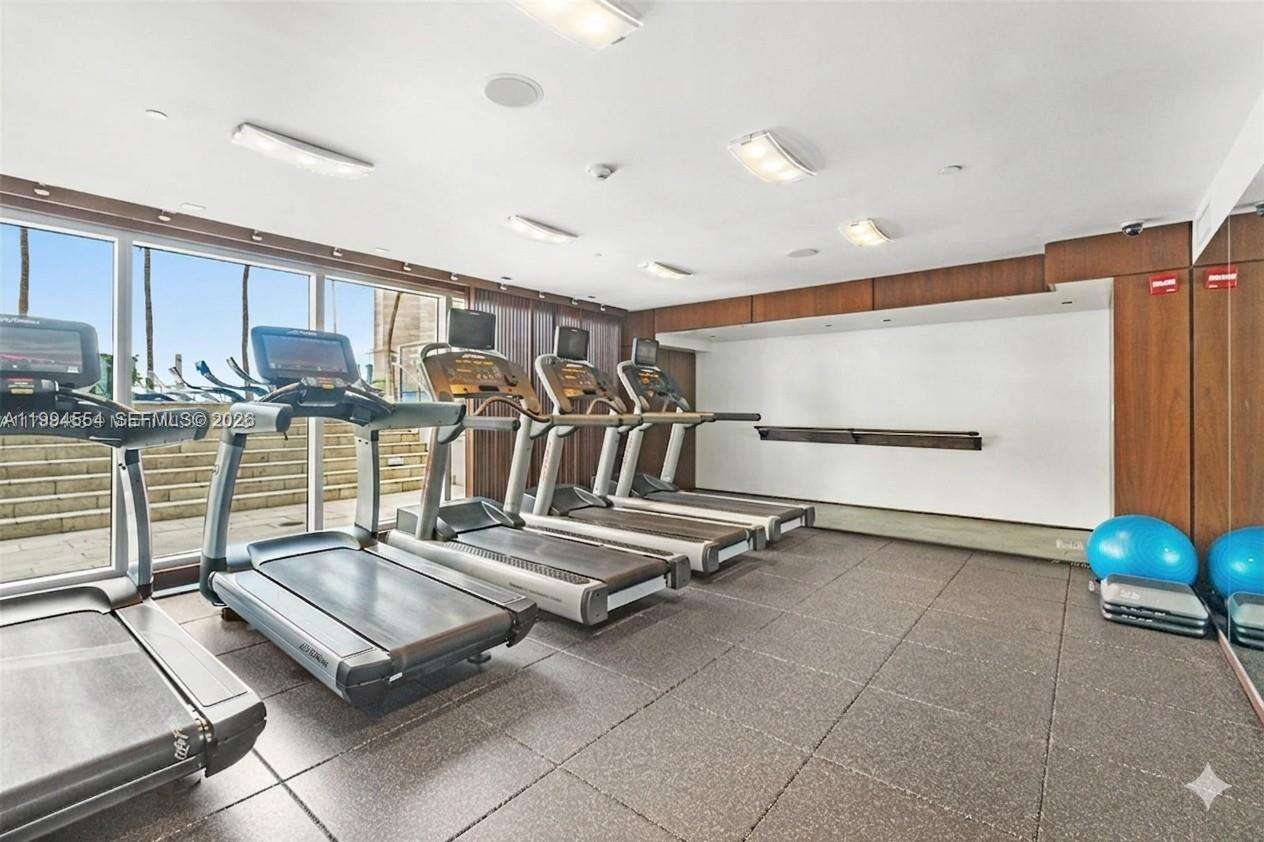 One Miami West at 325 Biscayne Blvd, Miami, FL 33131 - For Sale photo 24