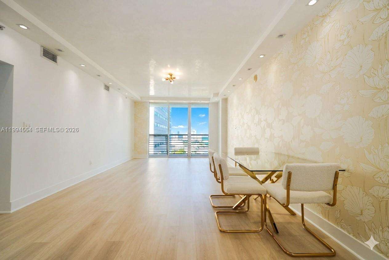 One Miami West at 325 Biscayne Blvd, Miami, FL 33131 - For Sale photo 4