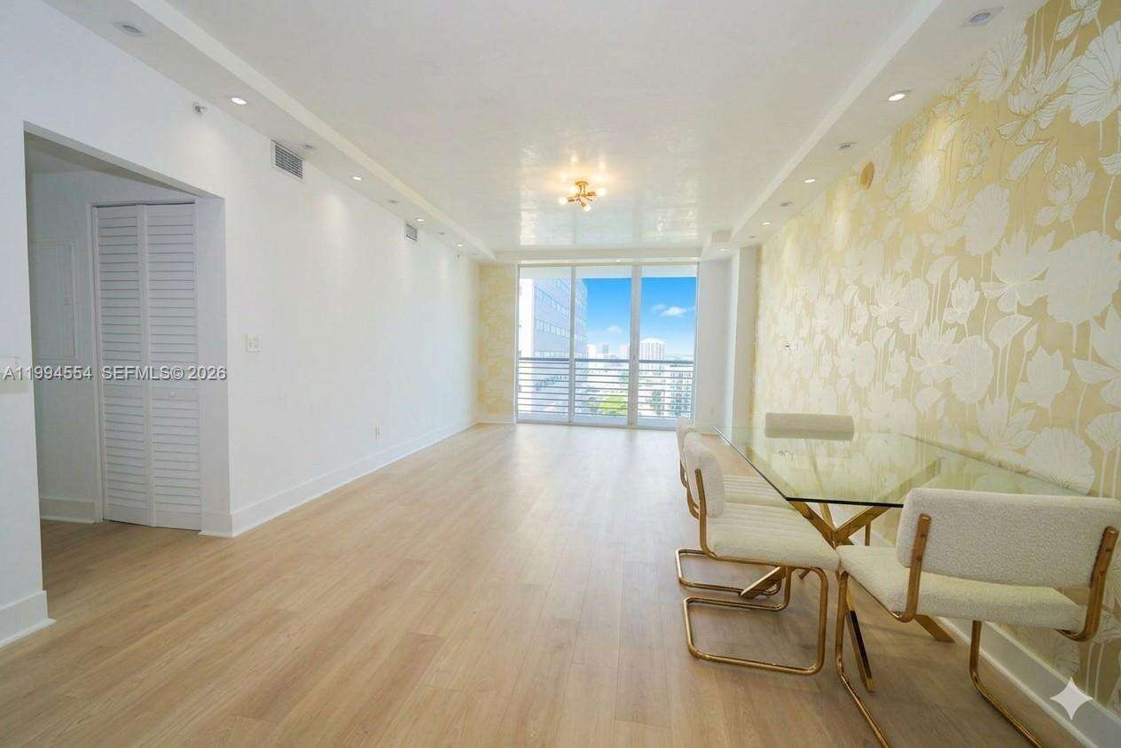 One Miami West at 325 Biscayne Blvd, Miami, FL 33131 - For Sale photo 6