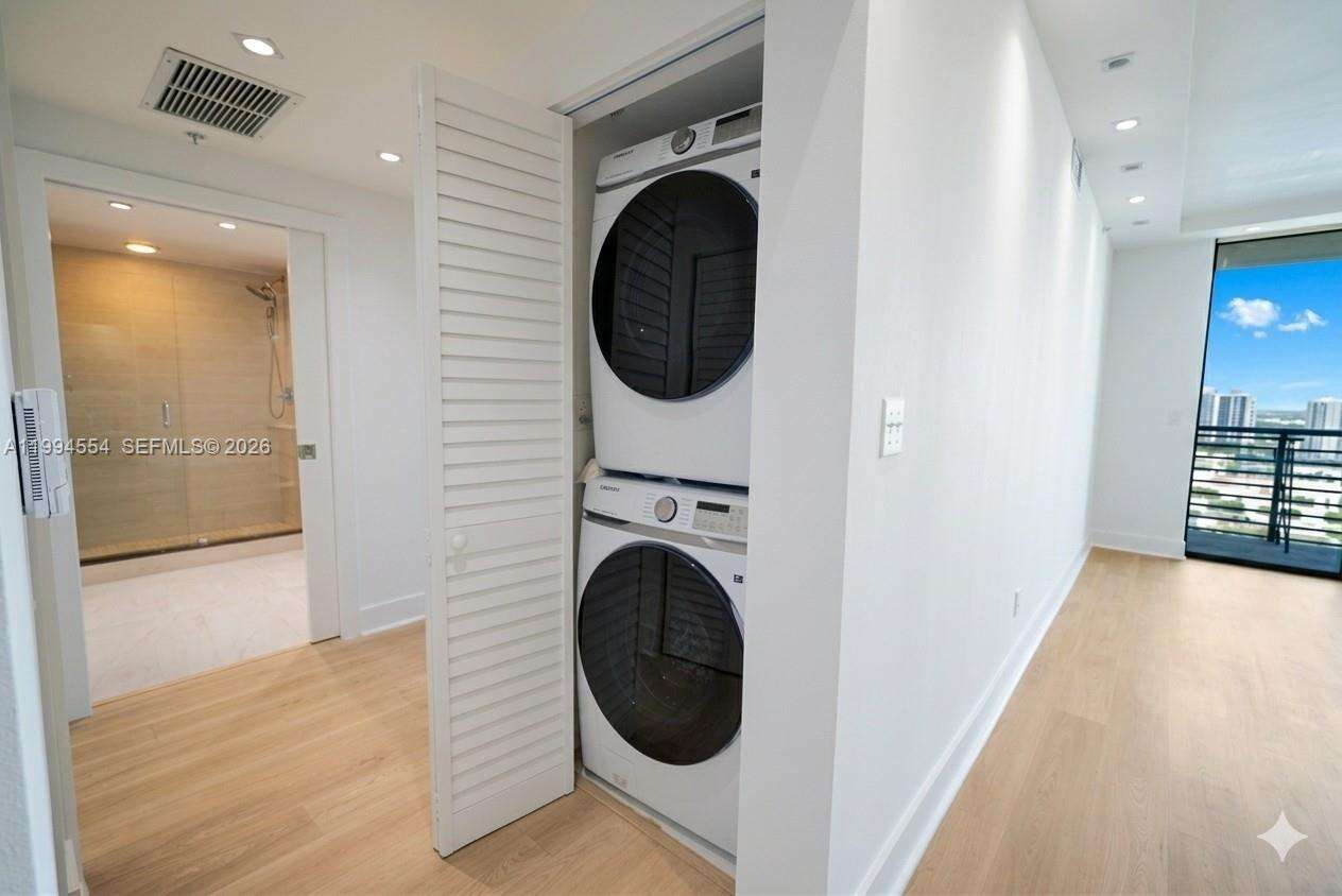One Miami West at 325 Biscayne Blvd, Miami, FL 33131 - For Sale photo 10