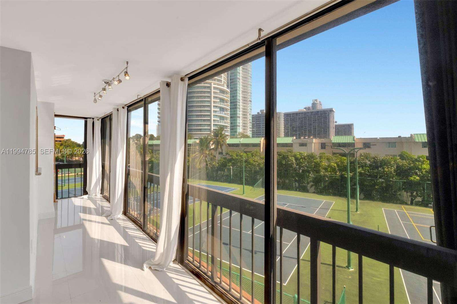 Brickell Bay Club at 2333 Brickell Ave, Miami, FL 33129 - For Sale photo 14