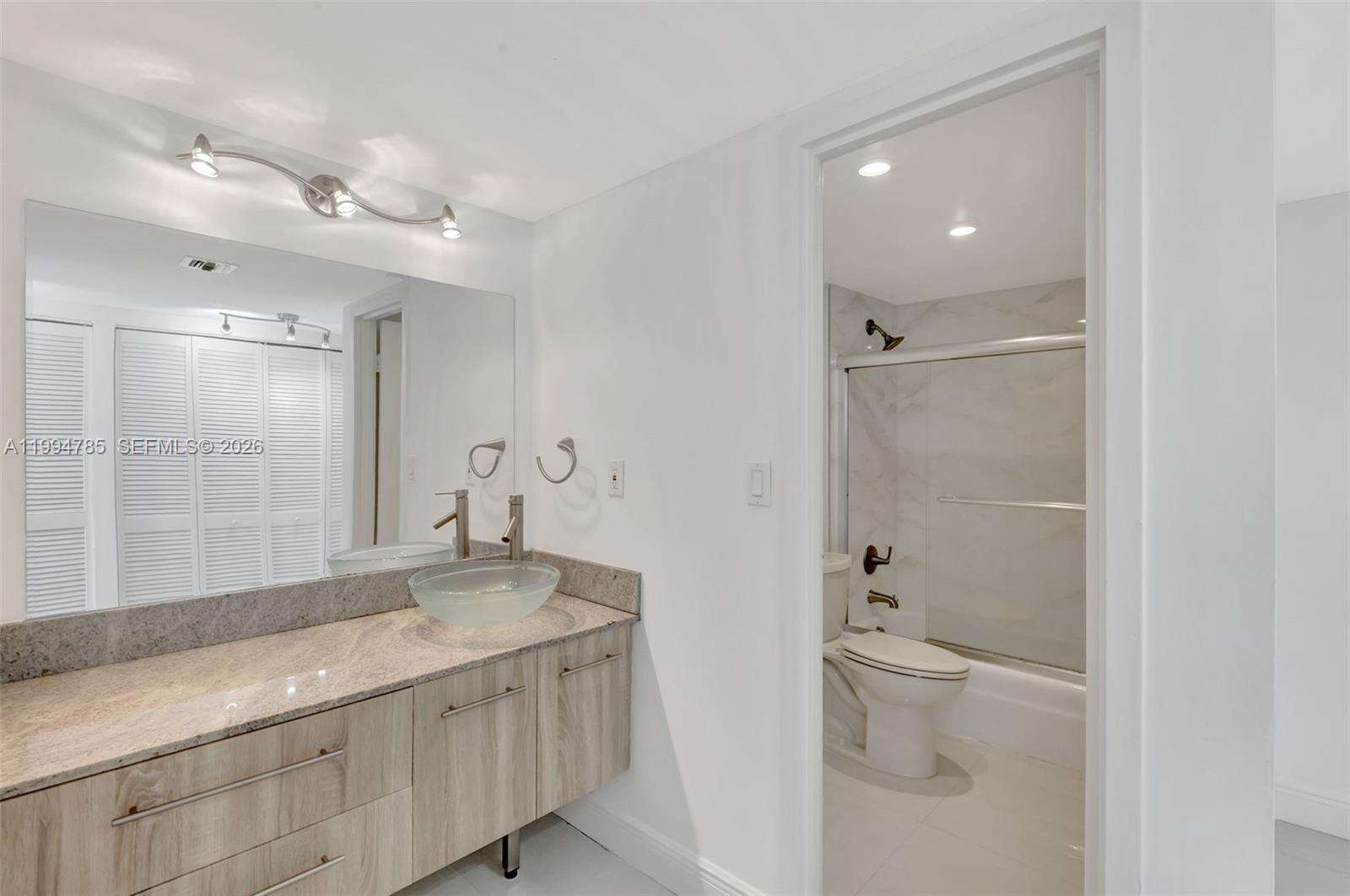 Brickell Bay Club at 2333 Brickell Ave, Miami, FL 33129 - For Sale photo 19
