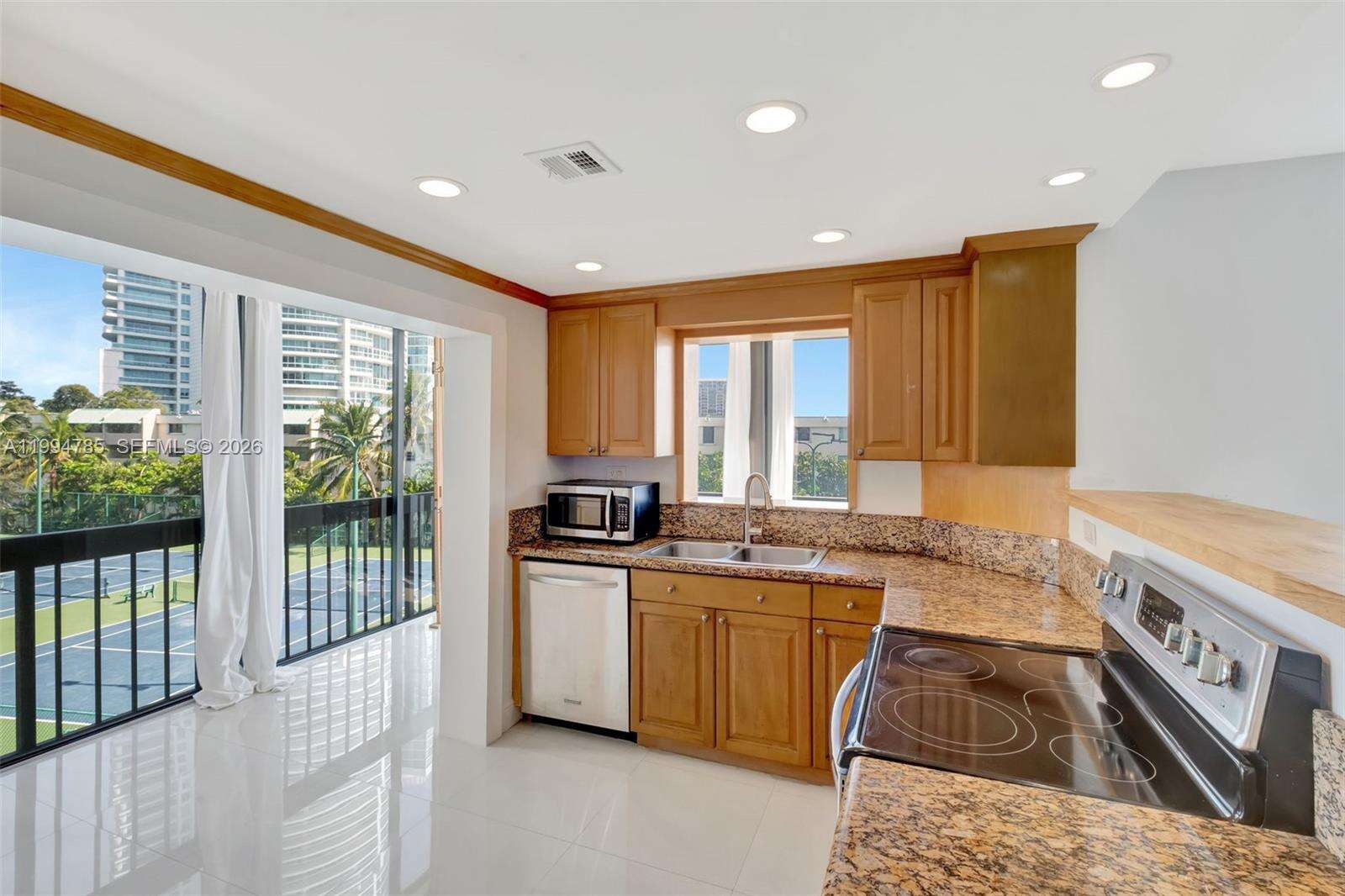 Brickell Bay Club at 2333 Brickell Ave, Miami, FL 33129 - For Sale photo 10