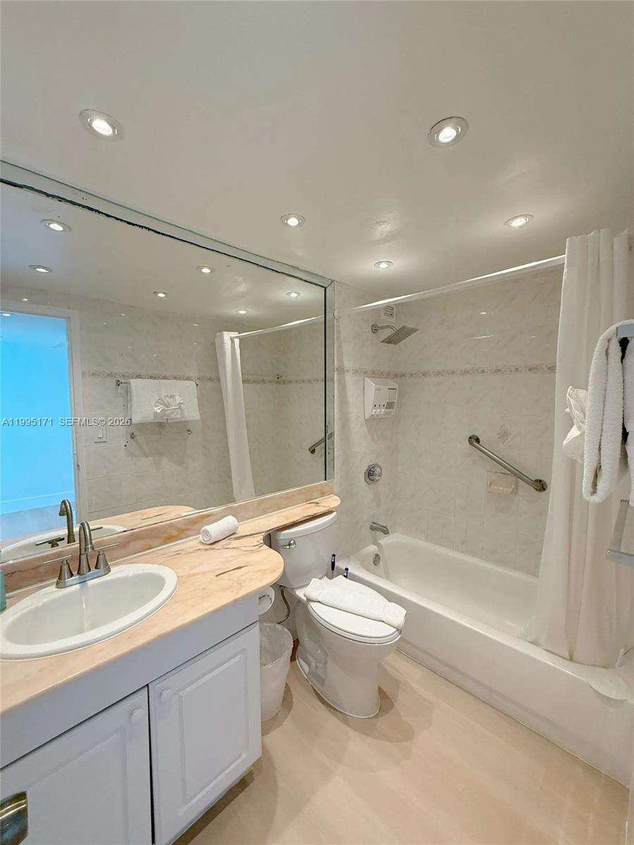 Castle Beach Club at 5445 Collins Ave, Miami Beach, FL 33140 - For Sale photo 5