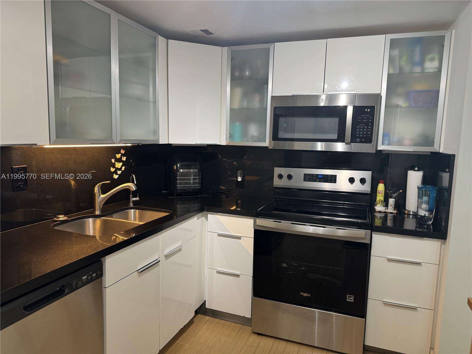 Arlen House at 100 Bayview Dr, Sunny Isles Beach, FL 33160 - For Sale photo 25