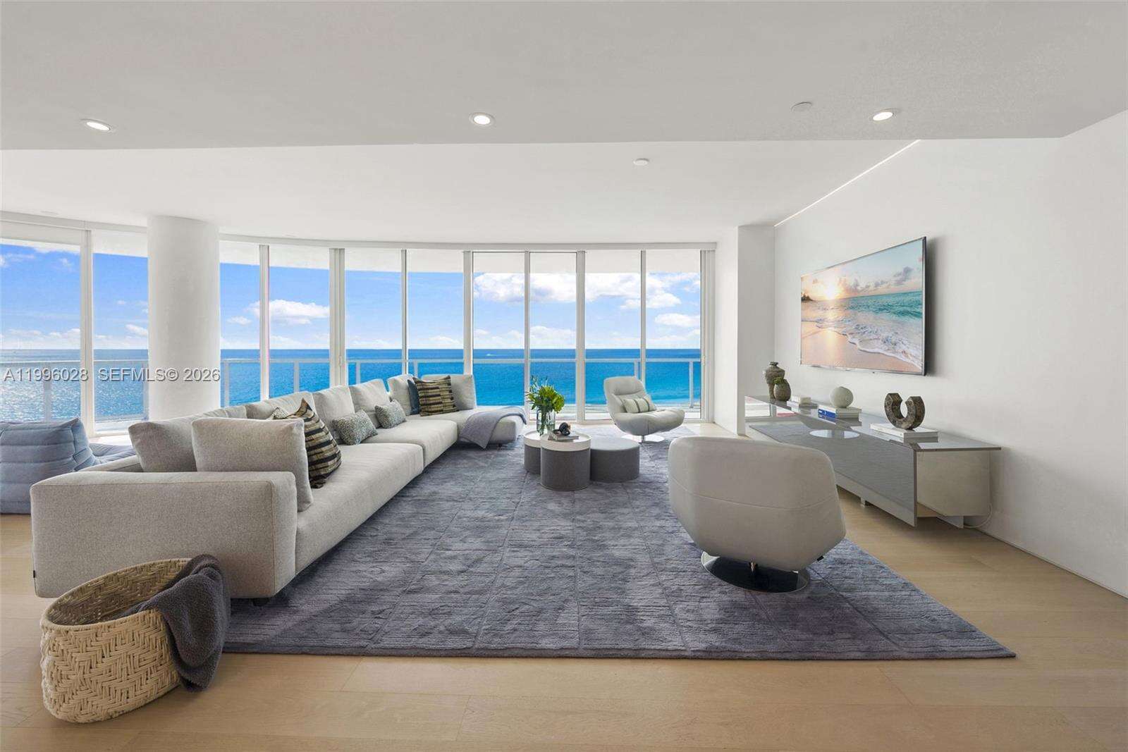 CONTINUUM ON SOUTH BEACH CONDO THE SOUTH TOWER - 100 Pointe Dr, Miami Beach, FL 33139 | Picture 3