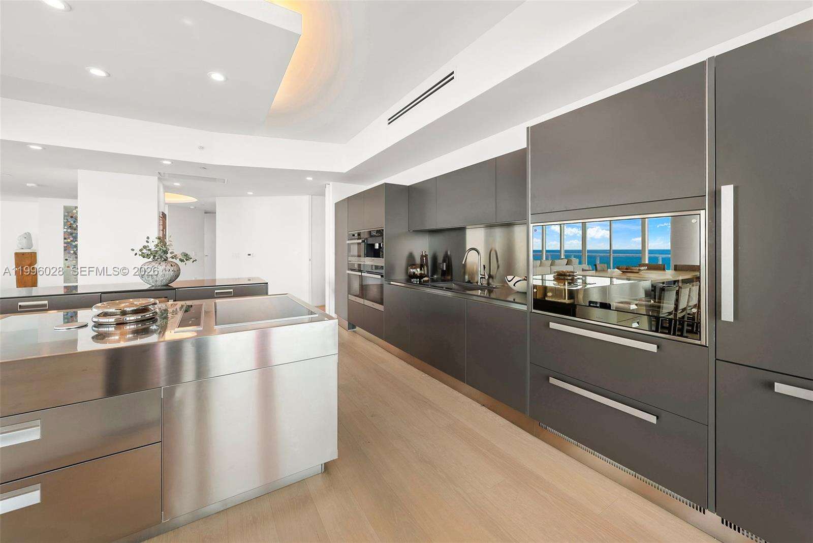 CONTINUUM ON SOUTH BEACH CONDO THE SOUTH TOWER - 100 Pointe Dr, Miami Beach, FL 33139 | Picture 21