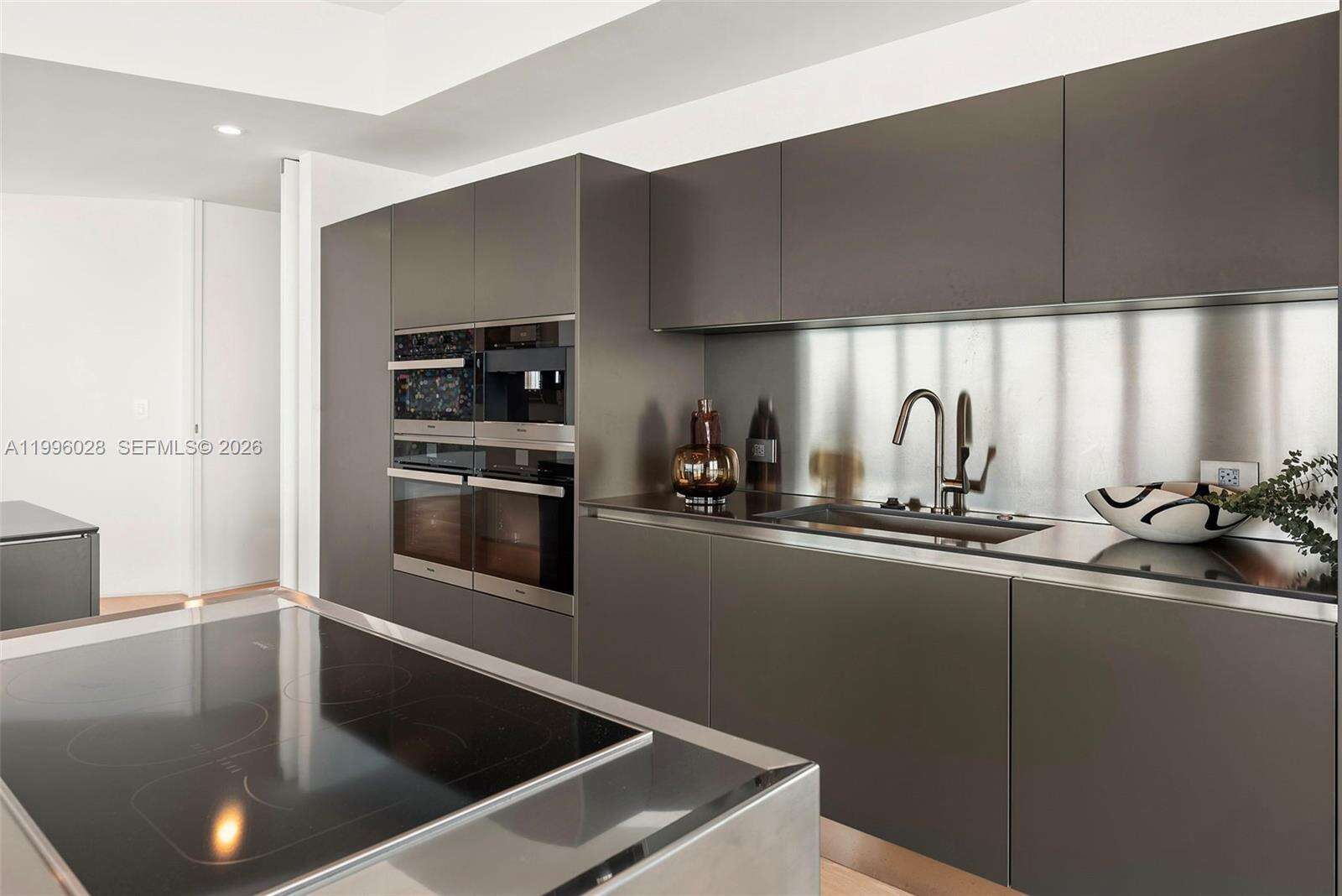 CONTINUUM ON SOUTH BEACH CONDO THE SOUTH TOWER - 100 Pointe Dr, Miami Beach, FL 33139 | Picture 22