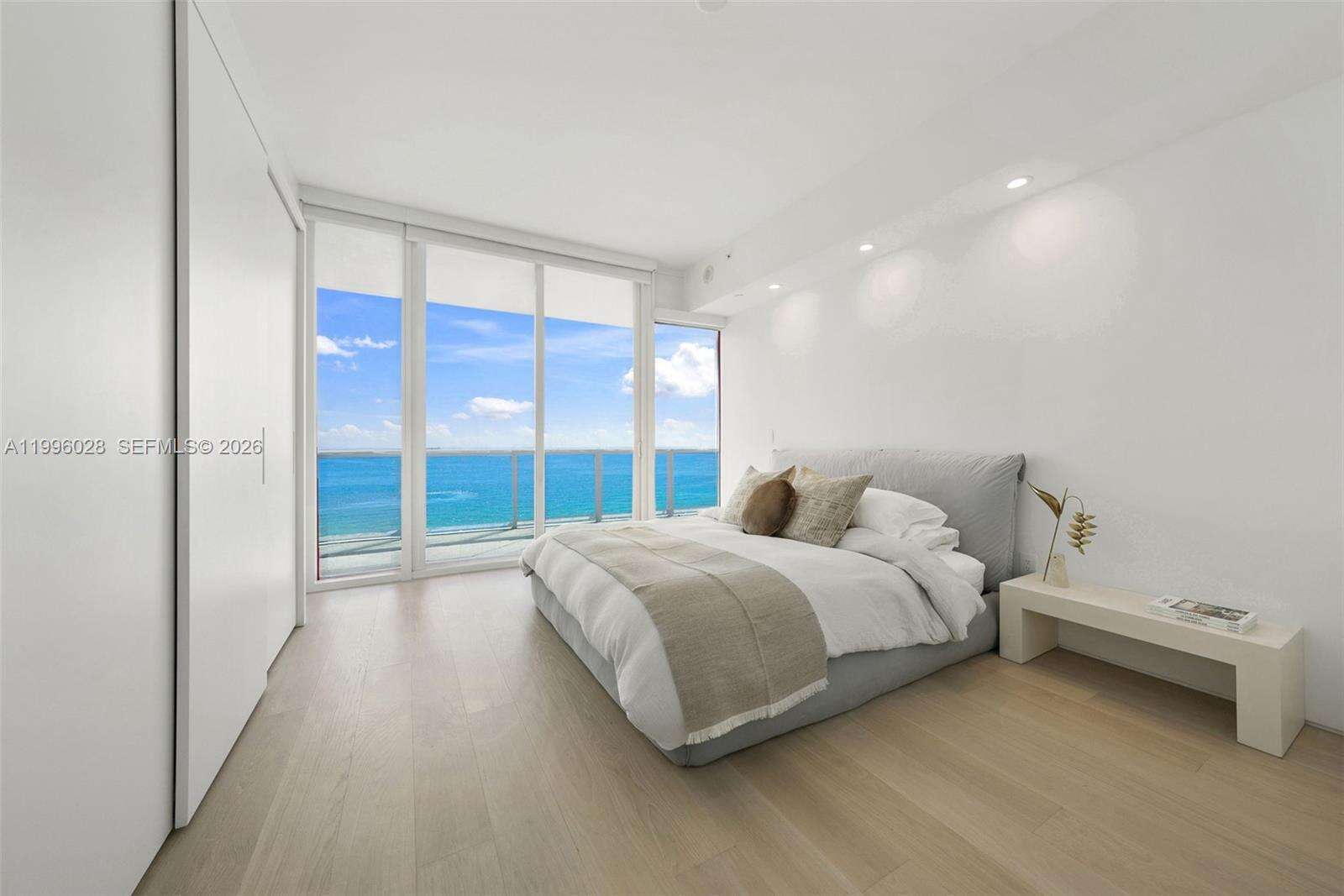 CONTINUUM ON SOUTH BEACH CONDO THE SOUTH TOWER - 100 Pointe Dr, Miami Beach, FL 33139 | Picture 25