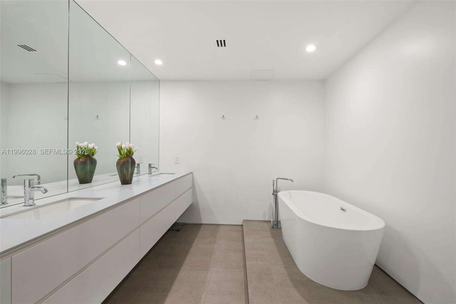 CONTINUUM ON SOUTH BEACH CONDO THE SOUTH TOWER - 100 Pointe Dr, Miami Beach, FL 33139 | Picture 30