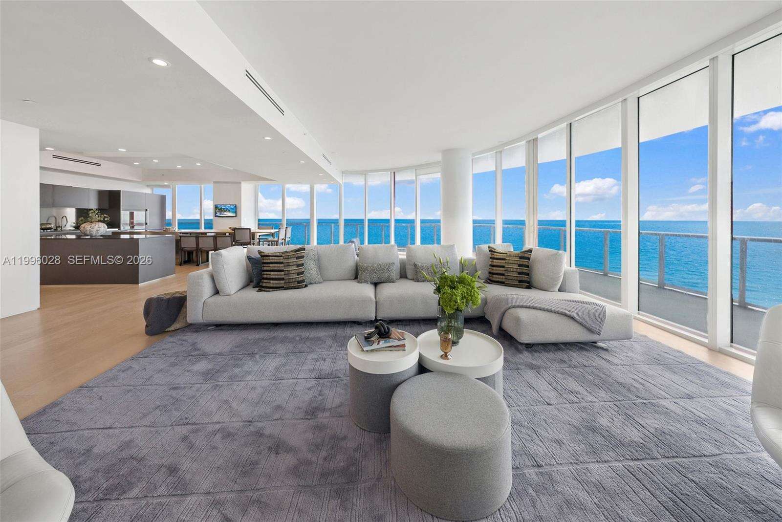 CONTINUUM ON SOUTH BEACH CONDO THE SOUTH TOWER - 100 Pointe Dr, Miami Beach, FL 33139 | Picture 4