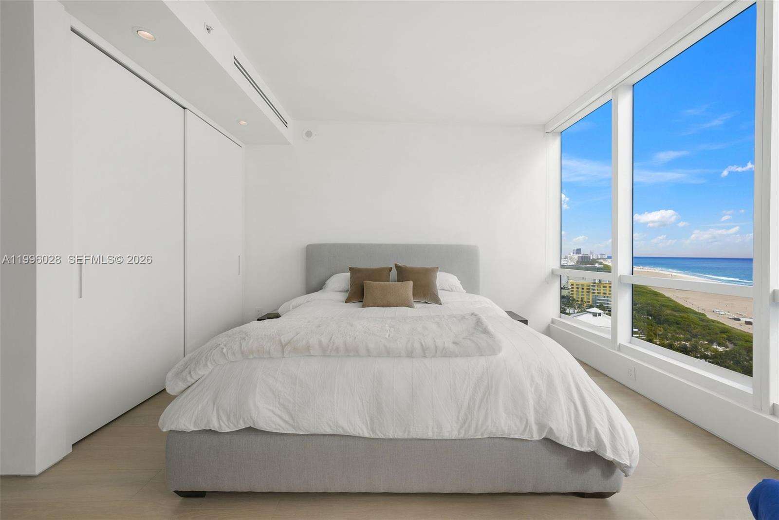 CONTINUUM ON SOUTH BEACH CONDO THE SOUTH TOWER - 100 Pointe Dr, Miami Beach, FL 33139 | Picture 41