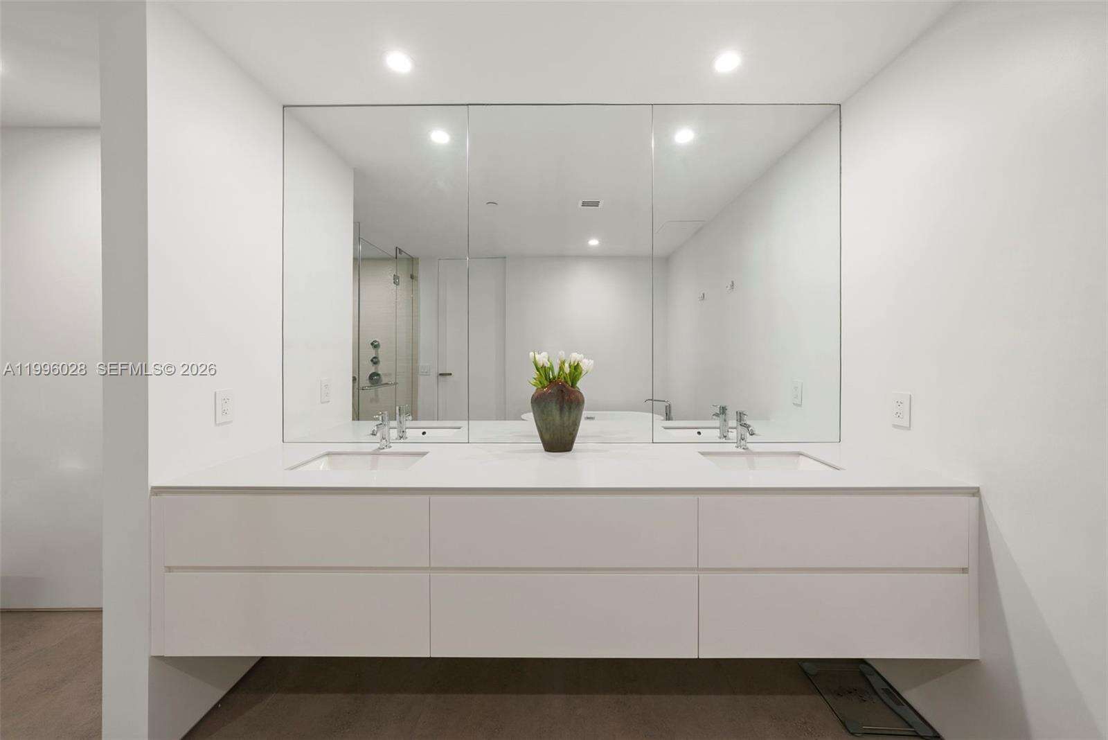 CONTINUUM ON SOUTH BEACH CONDO THE SOUTH TOWER - 100 Pointe Dr, Miami Beach, FL 33139 | Picture 43