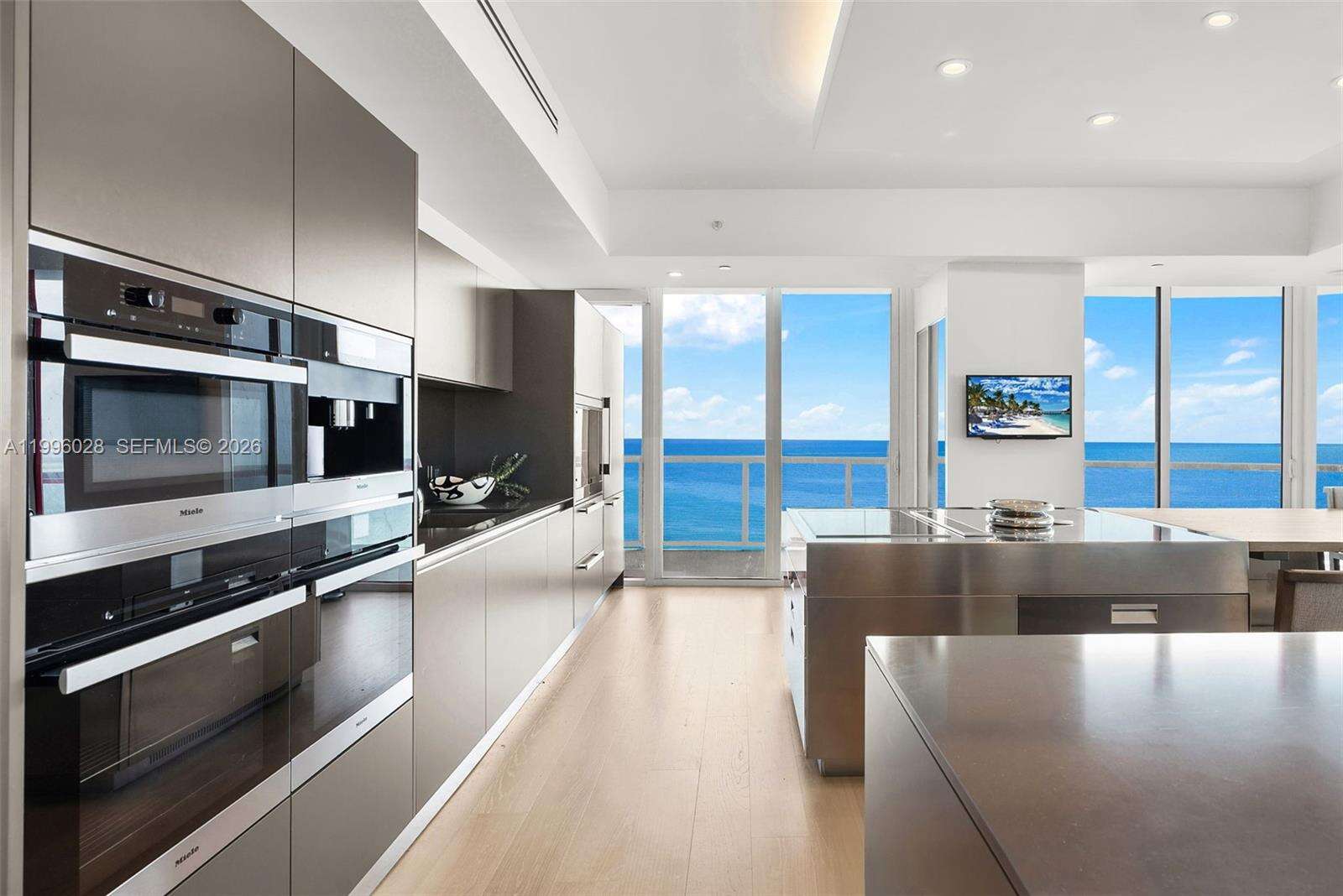 CONTINUUM ON SOUTH BEACH CONDO THE SOUTH TOWER - 100 Pointe Dr, Miami Beach, FL 33139 | Picture 9