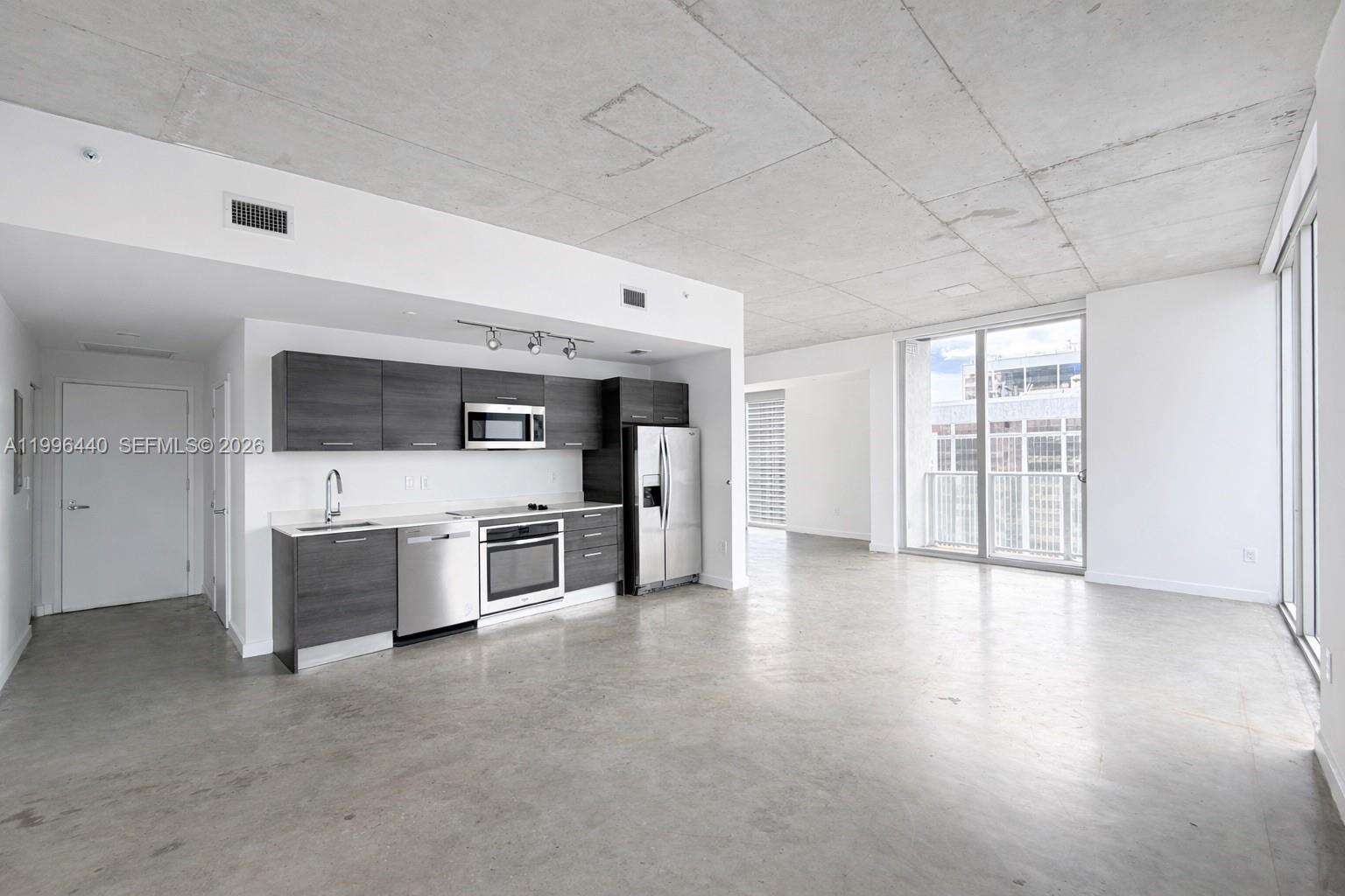 Centro at 151 1 St, Miami, FL 33131 - For Sale photo 2