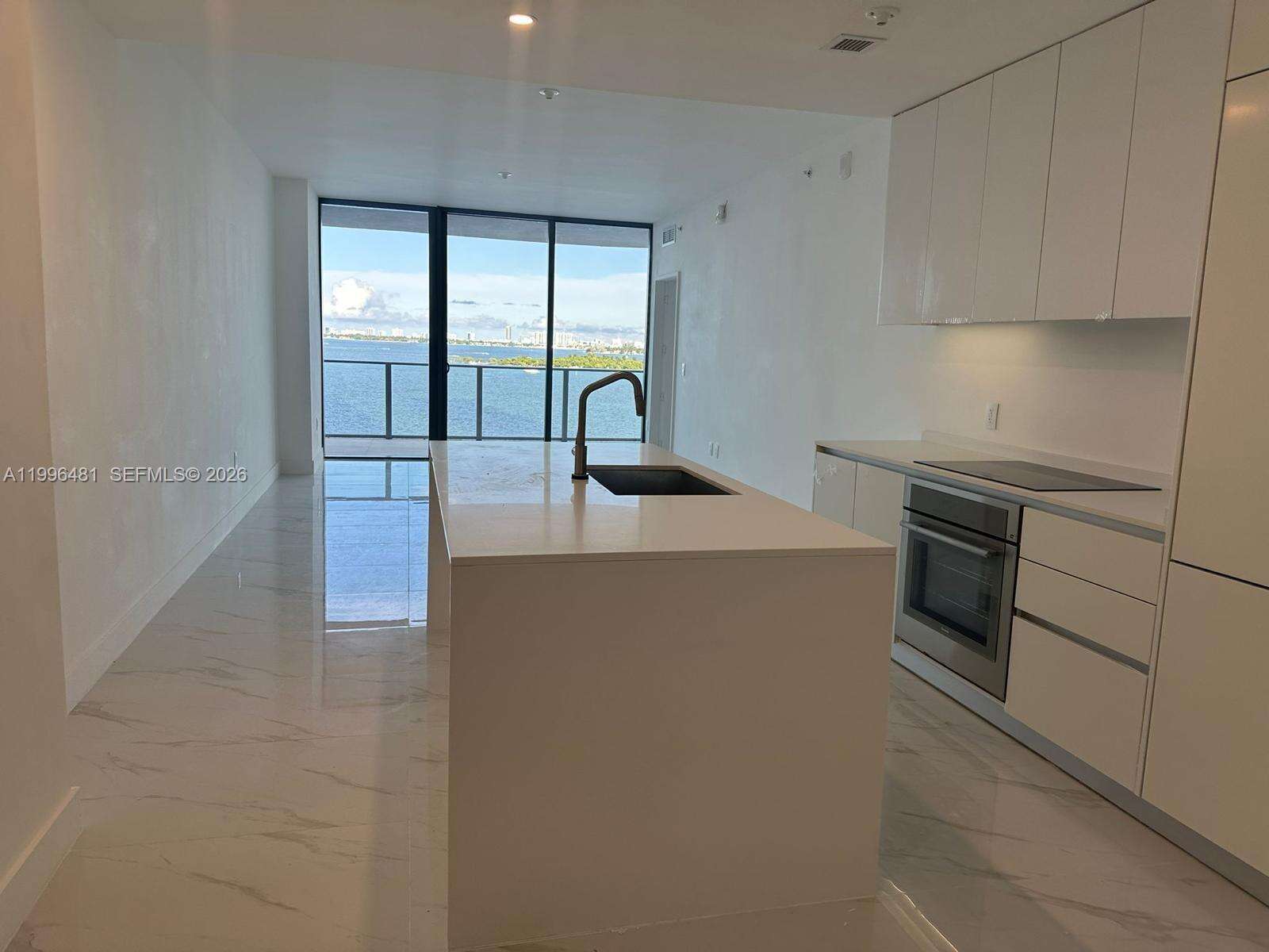 Bay Breeze Condos for Sale & Rent | Picture 1