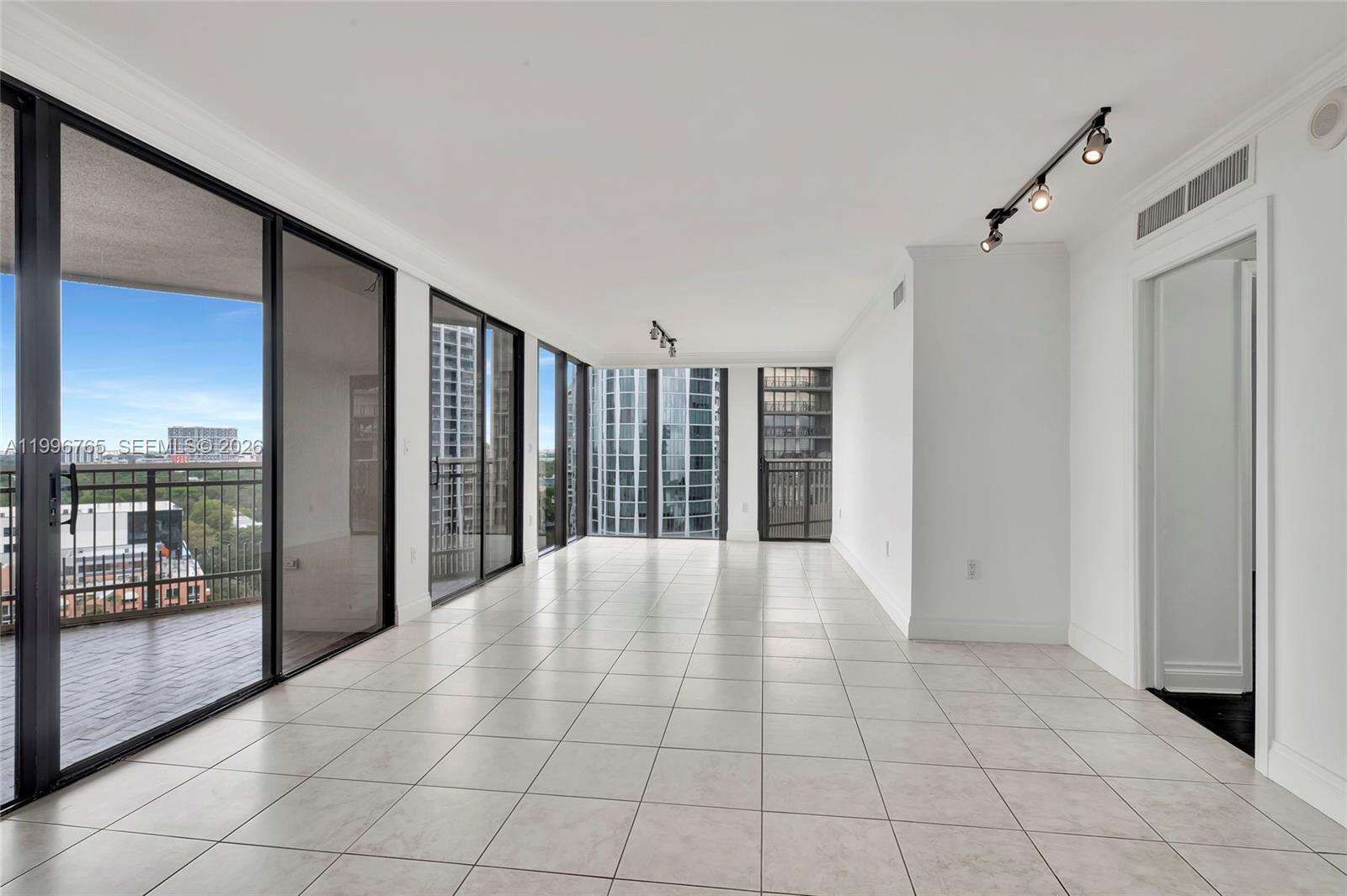Yacht Harbour Condos for Sale & Rent | Picture 1