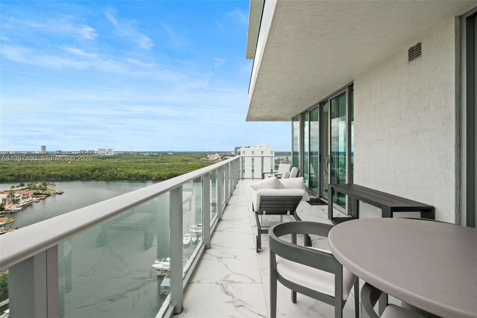 Parque Towers at 330 Sunny Isles Blvd, Sunny Isles Beach, FL 33160 - For Sale photo 2