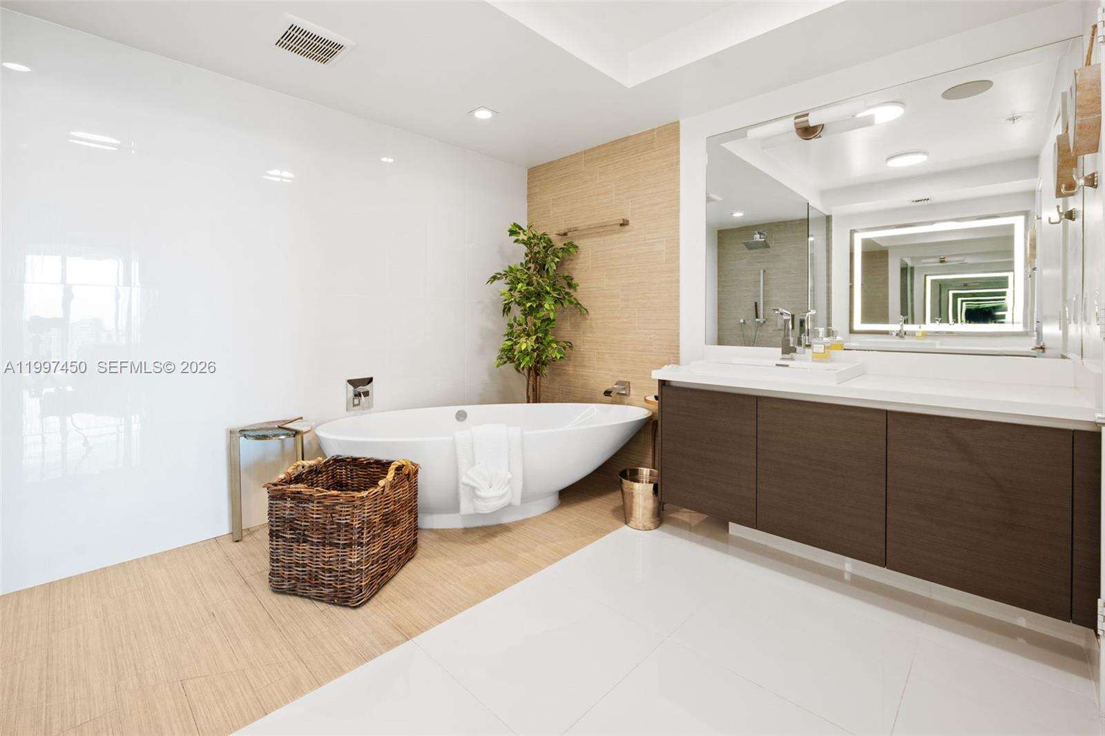 Parque Towers at 330 Sunny Isles Blvd, Sunny Isles Beach, FL 33160 - For Sale photo 17