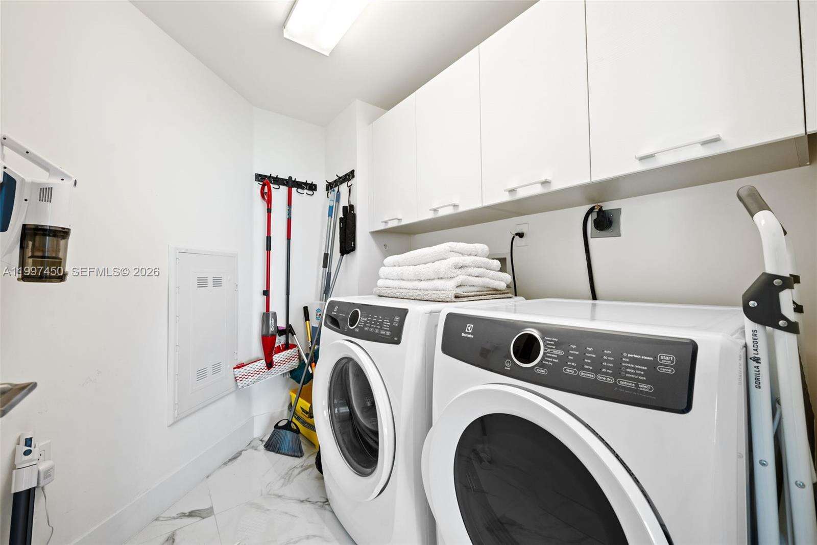 Parque Towers at 330 Sunny Isles Blvd, Sunny Isles Beach, FL 33160 - For Sale photo 24