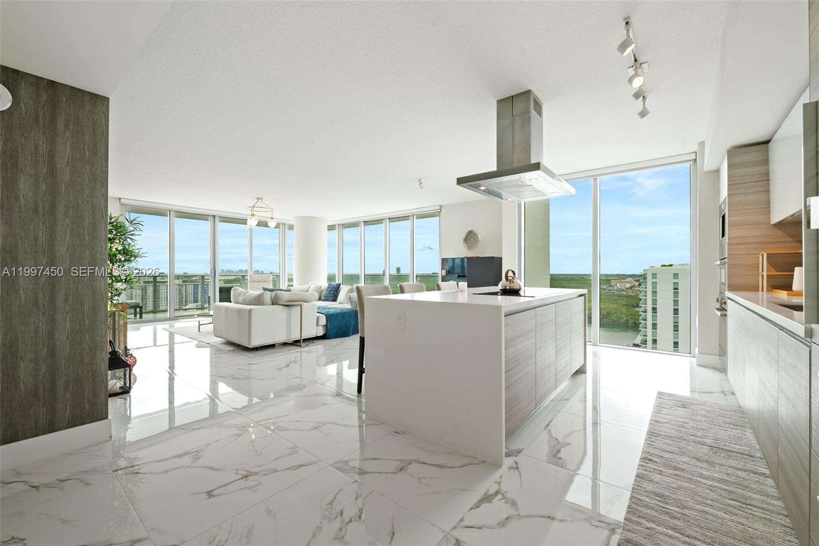 Parque Towers at 330 Sunny Isles Blvd, Sunny Isles Beach, FL 33160 - For Sale photo 5