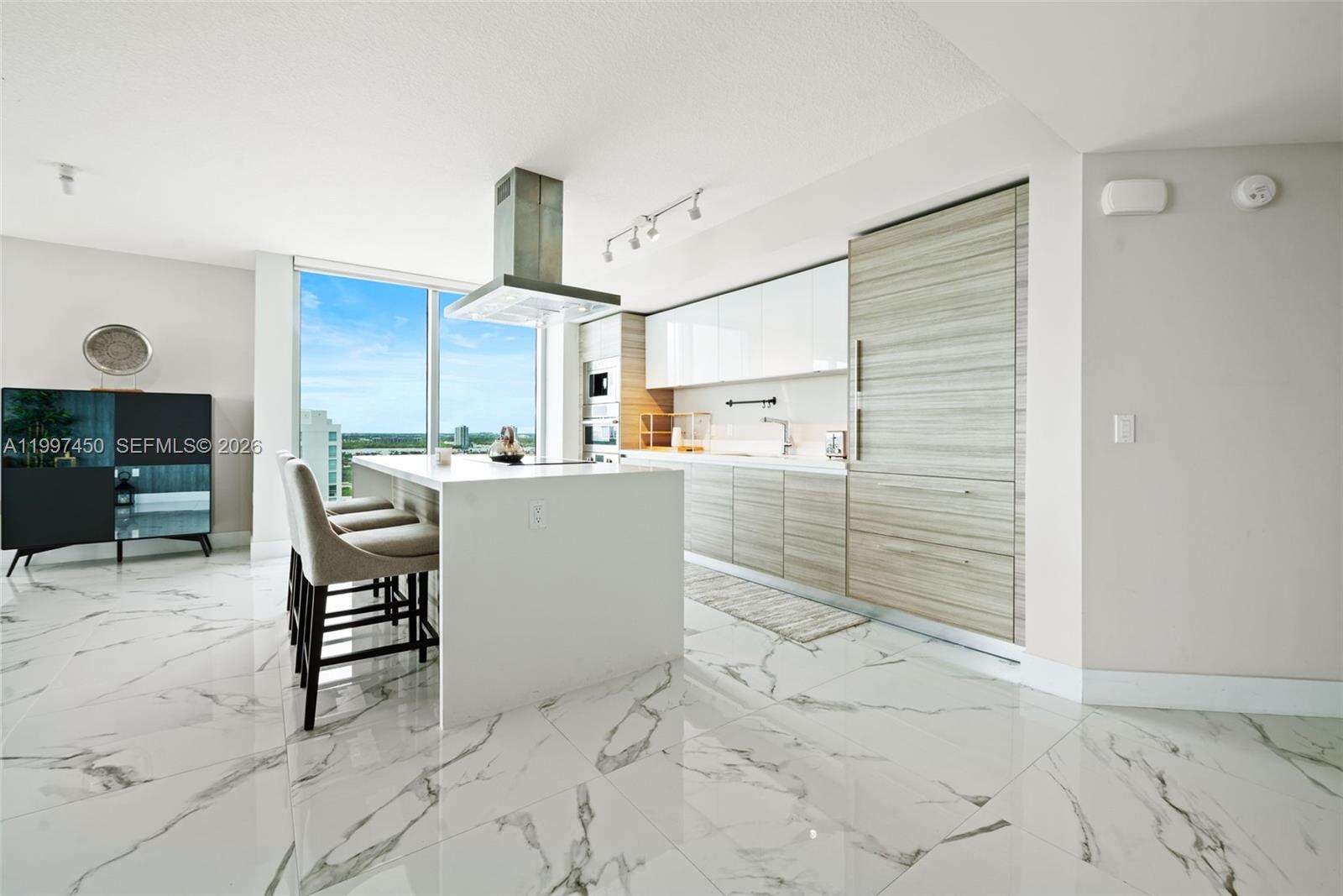 Parque Towers at 330 Sunny Isles Blvd, Sunny Isles Beach, FL 33160 - For Sale photo 7