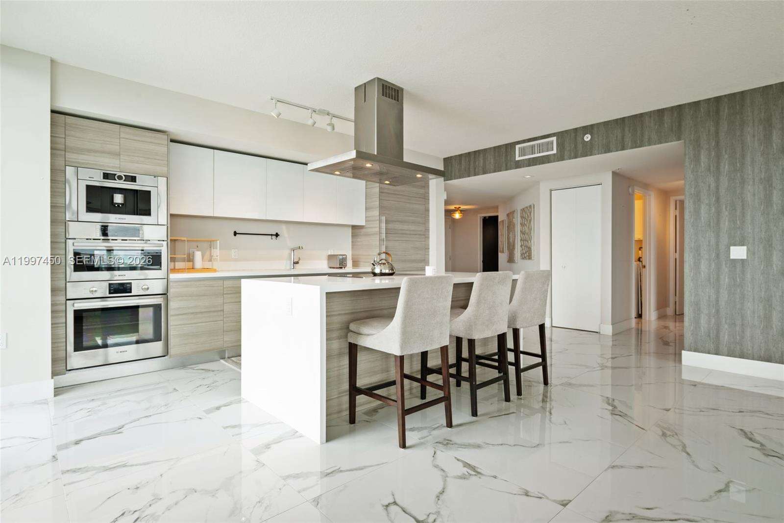 Parque Towers at 330 Sunny Isles Blvd, Sunny Isles Beach, FL 33160 - For Sale photo 8