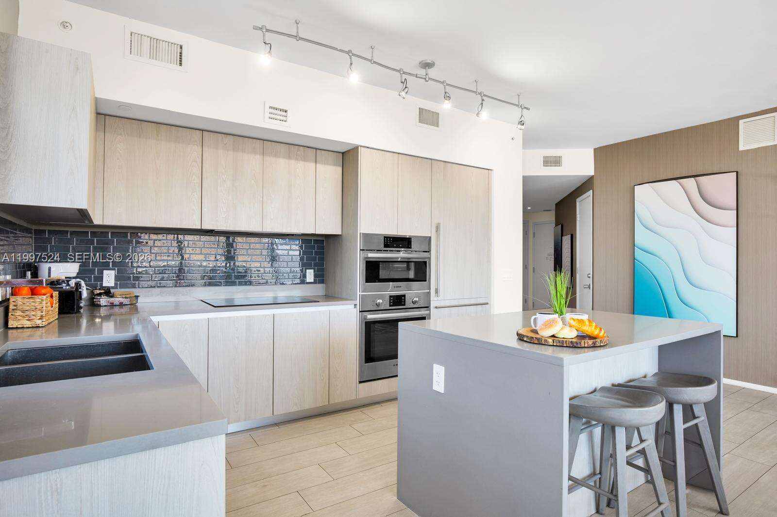 Hyde Beach House at 4010 Ocean Dr, Hollywood, FL 33019 - For Sale photo 3