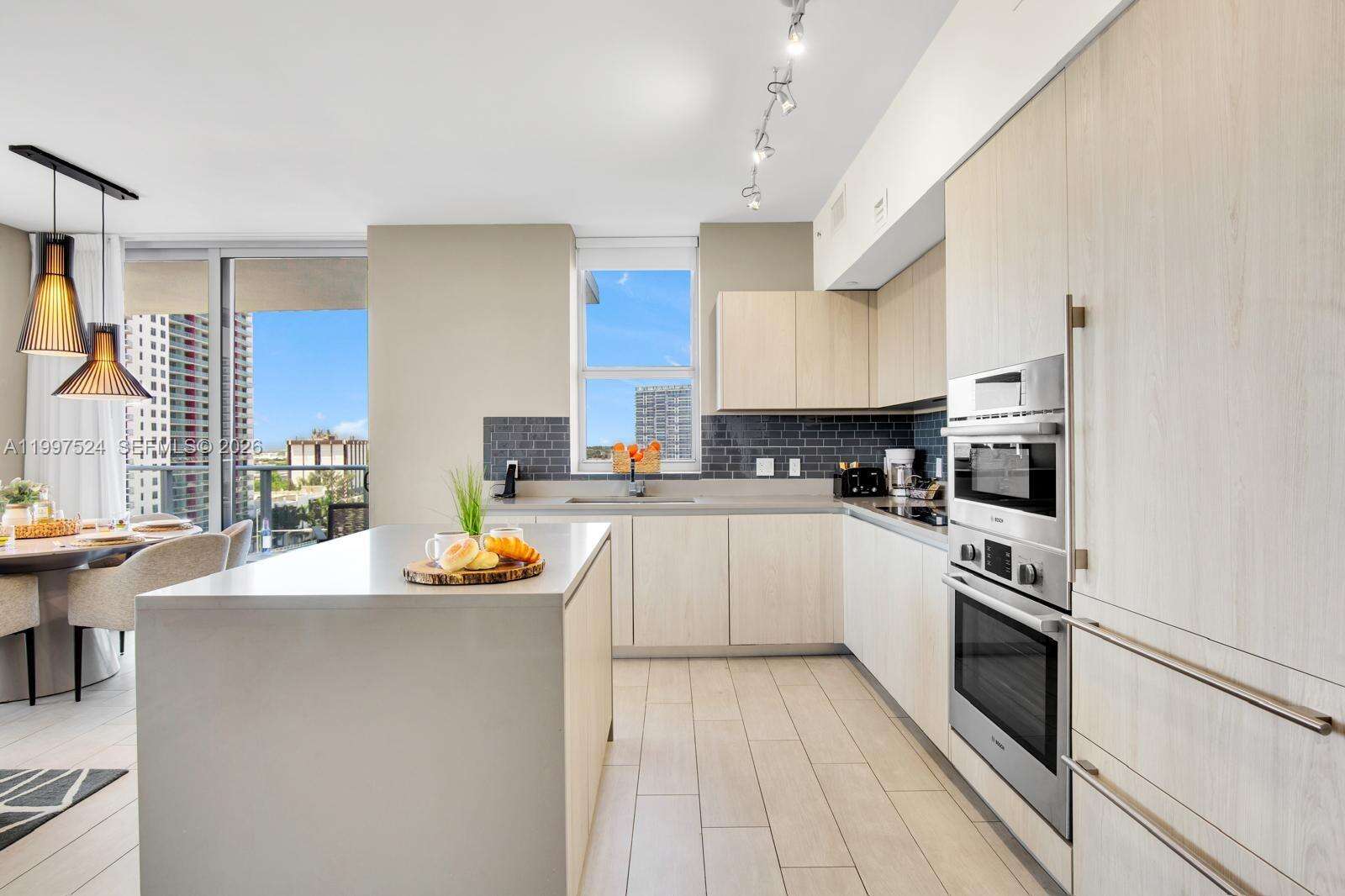 Hyde Beach House at 4010 Ocean Dr, Hollywood, FL 33019 - For Sale photo 5