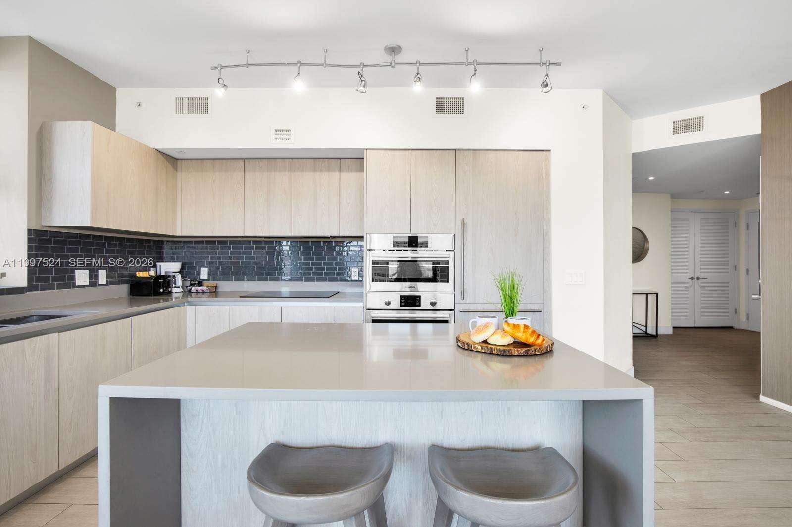 Hyde Beach House at 4010 Ocean Dr, Hollywood, FL 33019 - For Sale photo 7