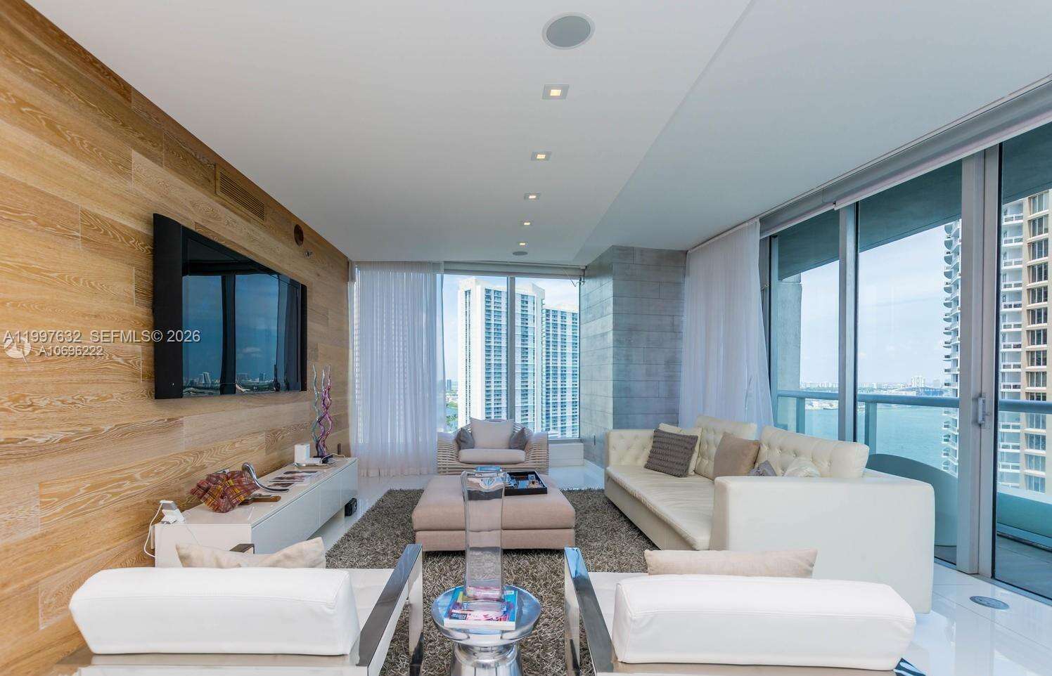 ICONBRICKELL CONDO NO 1 - 465 Brickell Ave, Miami, FL 33131 | Picture 3