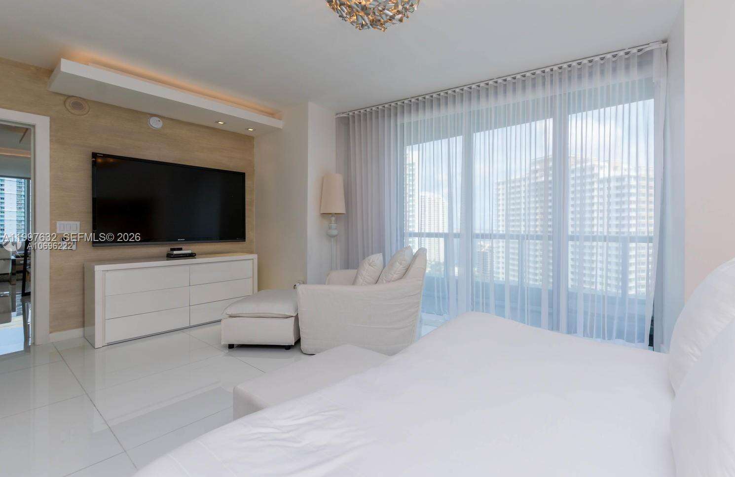 ICONBRICKELL CONDO NO 1 - 465 Brickell Ave, Miami, FL 33131 | Picture 10