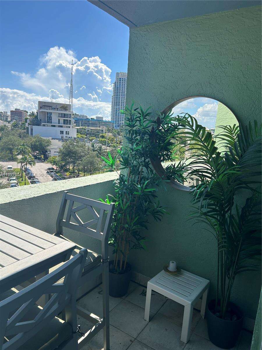 Yacht Club At Portofino at 90 Alton Rd, Miami Beach, FL 33139 - For Sale photo 13