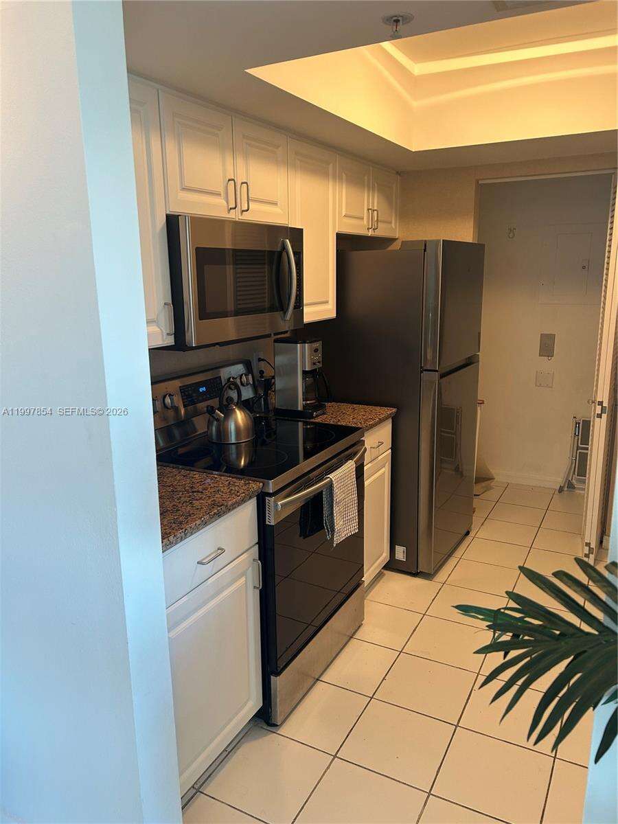 Yacht Club At Portofino at 90 Alton Rd, Miami Beach, FL 33139 - For Sale photo 7