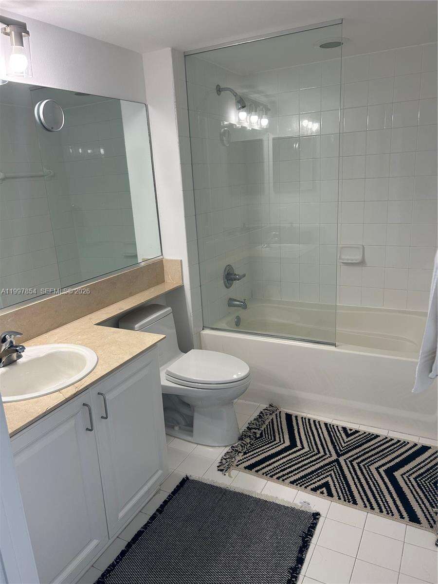 Yacht Club At Portofino at 90 Alton Rd, Miami Beach, FL 33139 - For Sale photo 9