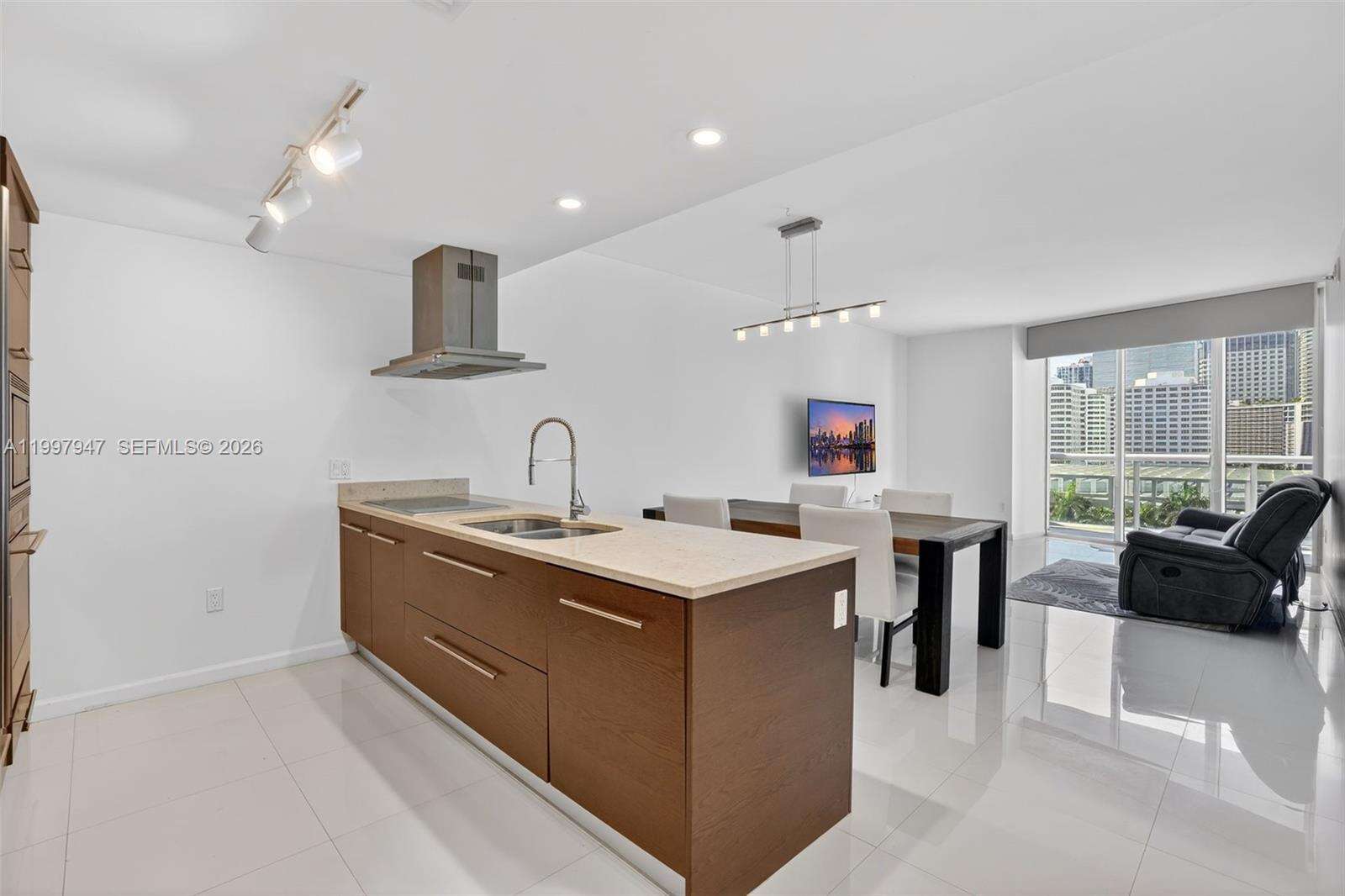 Icon Brickell 2 at 495 Brickell Ave, Miami, FL 33131 - For Sale photo 2