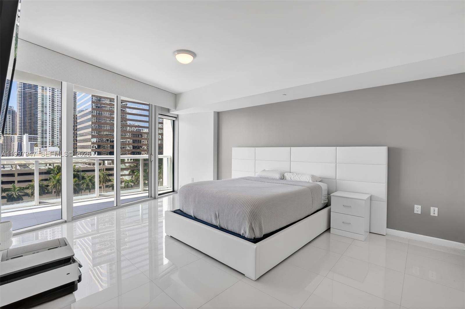 Icon Brickell 2 at 495 Brickell Ave, Miami, FL 33131 - For Sale photo 5