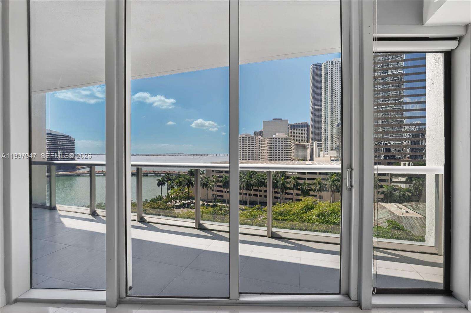 Icon Brickell 2 at 495 Brickell Ave, Miami, FL 33131 - For Sale photo 9
