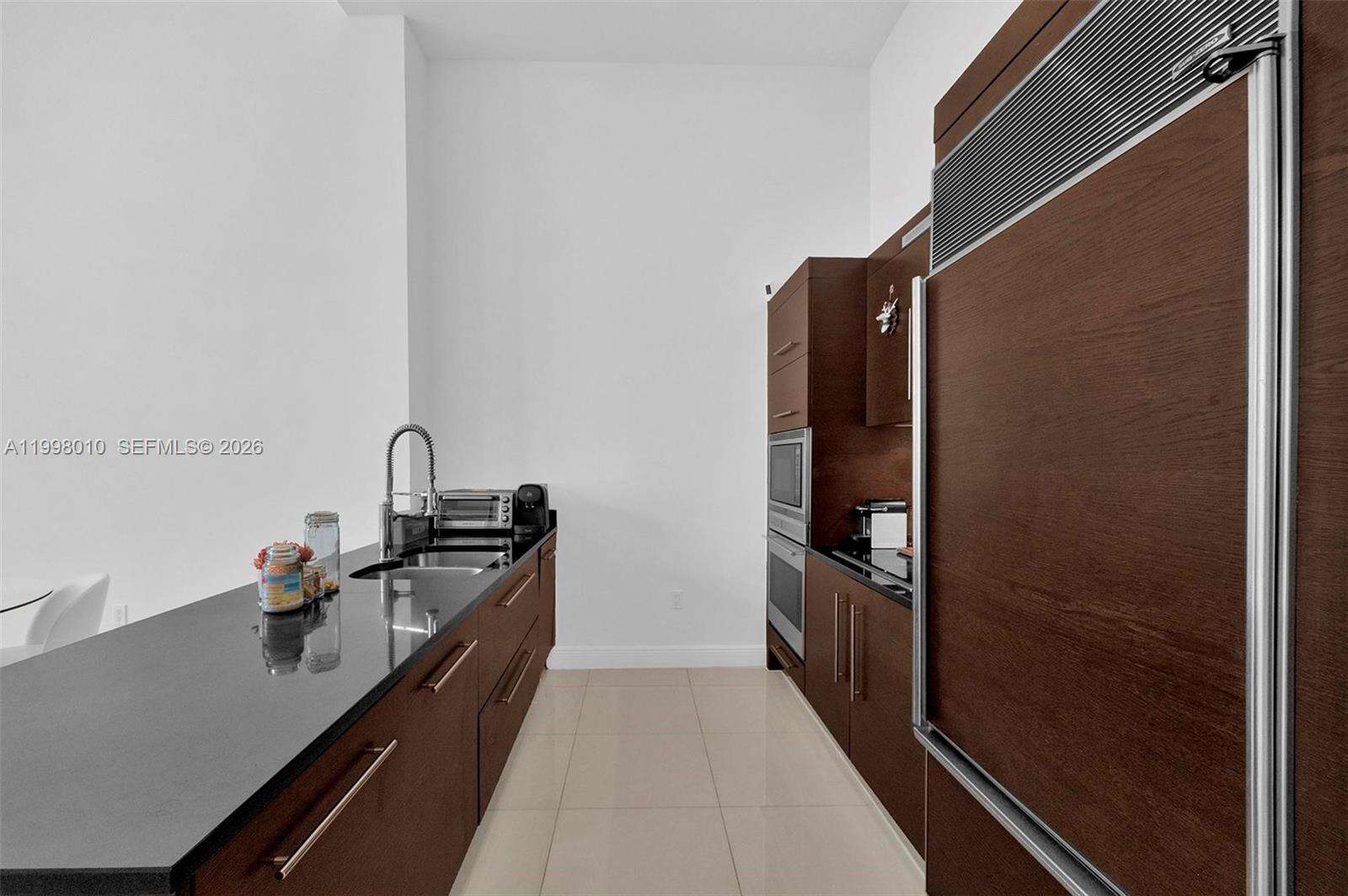 Icon Brickell 1 at 465 Brickell Ave, Miami, FL 33131 - For Sale photo 5