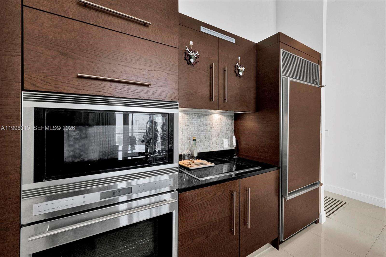 Icon Brickell 1 at 465 Brickell Ave, Miami, FL 33131 - For Sale photo 6